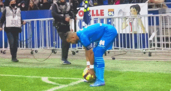 勒沃库森在德甲赛场37次不敌多特，只有对拜仁药厂输球更多（勒沃库森德甲对多特已负37场，仅次于对拜仁的败场数）