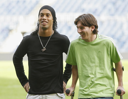 逆天，挪威甲门将点球大战一脚将摆好的球踢走以干扰对方（挪威甲门将在点球大战中踢走已摆好的球干扰对手）