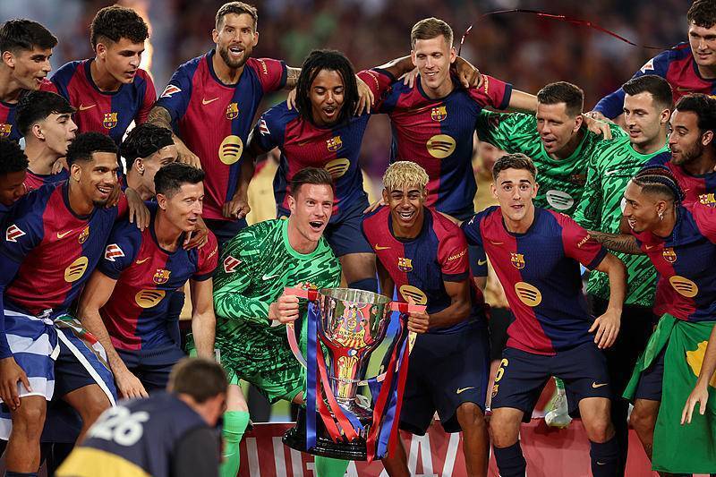 曝皇马已解雇阿隆索！踢曼城后正式官宣 42岁青训传奇任临时教练（传皇马解雇阿隆索：战曼城后将官宣，42岁青训名宿出任临时主帅）