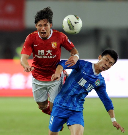 承担重任！巴特勒15中7轰24分8板10助（扛起重担！巴特勒15投7中砍下24分8篮板10助攻）