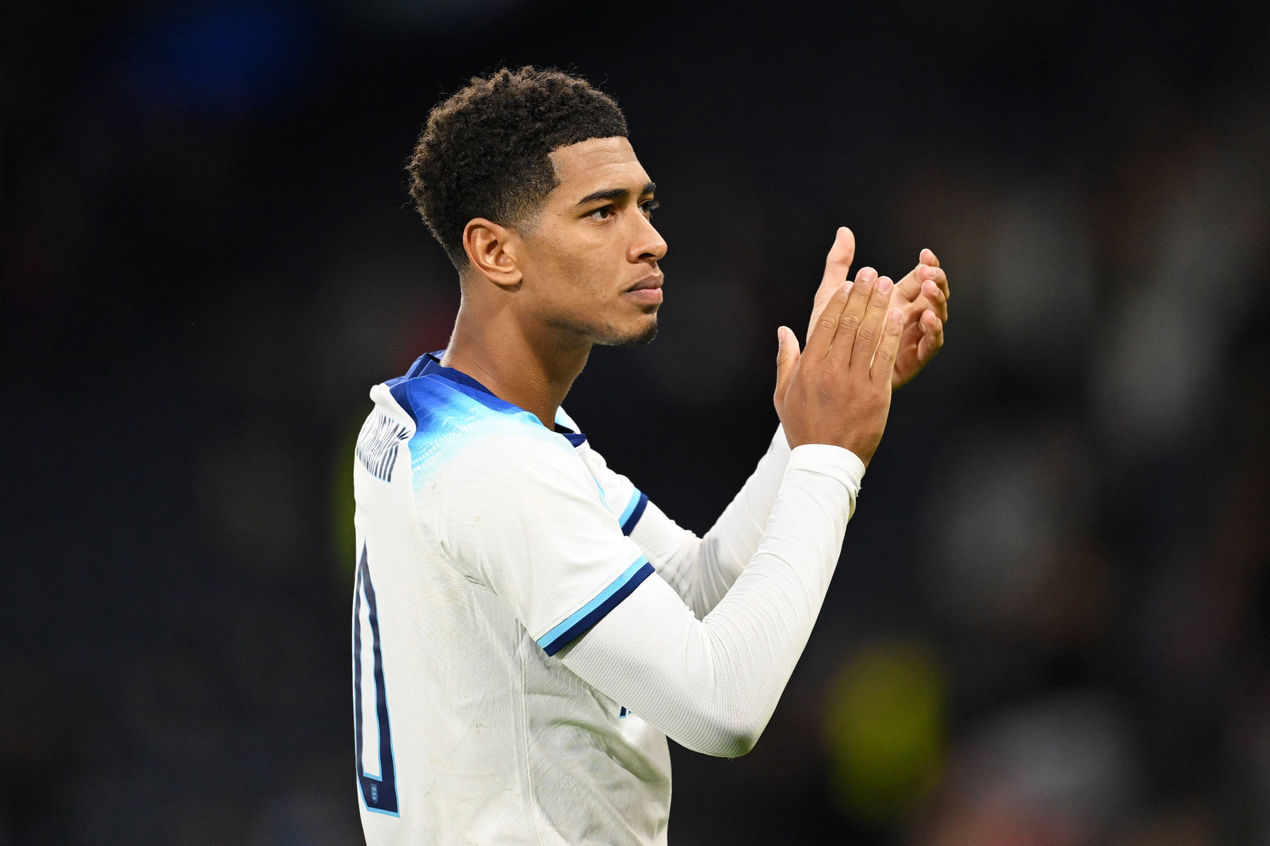 意甲第13轮裁判：科卢吹米兰vs拉齐奥，马萨吹罗马vs那不勒斯（意甲第13轮裁判名单：米兰vs拉齐奥由科卢执法，罗马vs那不勒斯由马萨吹罚）