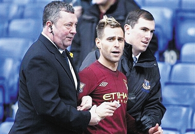 巴西前锋胡尔克39岁仍在巅峰状态！胡尔克在本赛季...（39岁胡尔克巅峰不减：巴西锋霸本赛季持续高光）