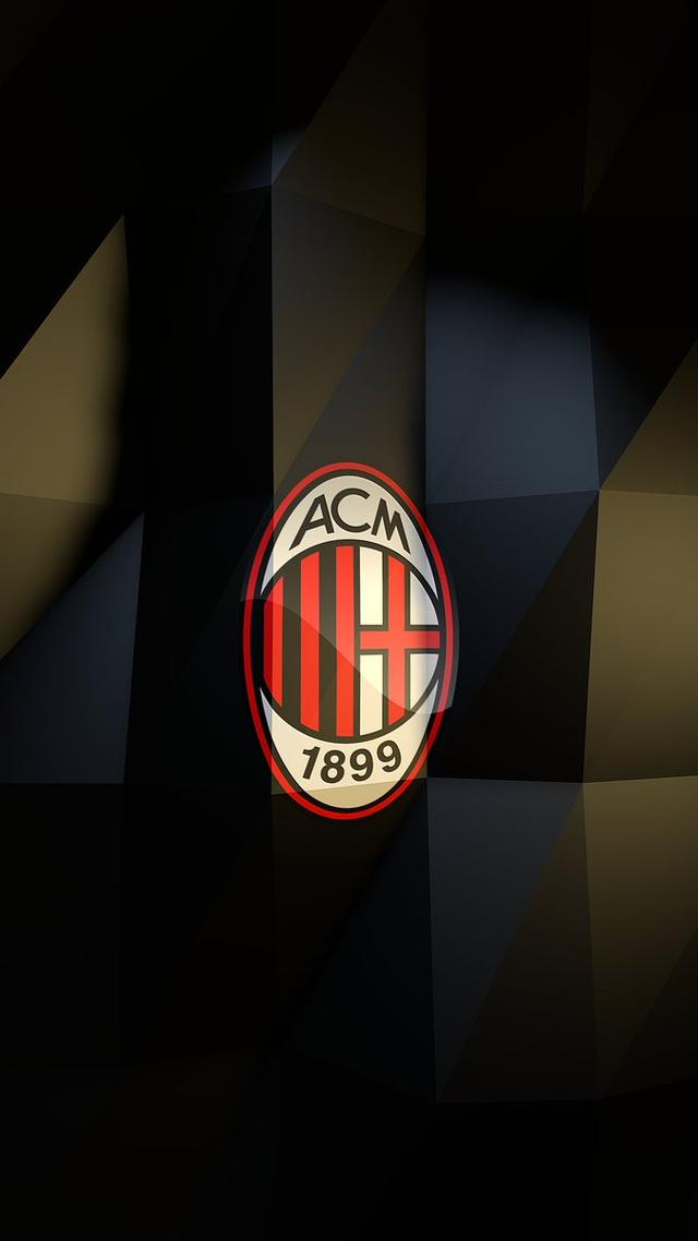 特伦斯·克劳福德因拒缴WBC制裁费被剥夺拳王头衔，引发争议，拳迷对其立场分化，争议持续。（因拒缴WBC制裁费，特伦斯·克劳福德被撤销拳王头衔；风波未息，拳迷立场分化）