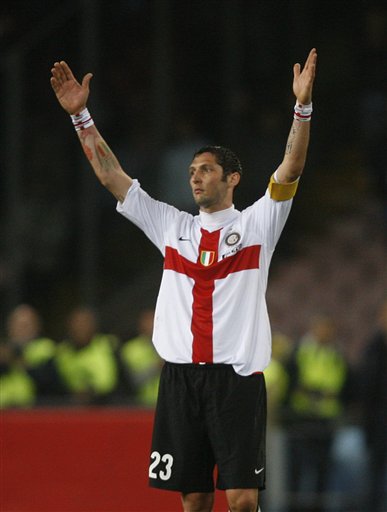 足球周刊：刘若钒曾想回成都却被徐正源拒绝，后获里卡多、穆斯卡特赏识（足球周刊：刘若钒欲回归成都遭徐正源拒绝，后获里卡多与穆斯卡特青睐）