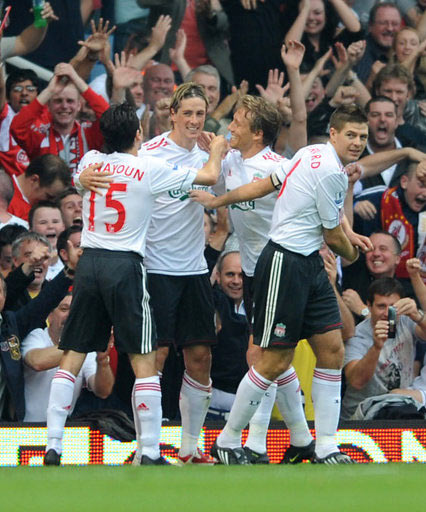 皇马客场3-0击败毕巴，维尼修斯表现低迷，全场仅射正1次，状态持续下滑。（皇马客场三球零封毕巴，维尼修斯表现黯淡仅1次射正，状态仍在下滑）