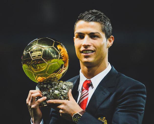 罗体：齐尔克泽愿意加盟罗马，但罗马先租后买报价被曼联拒绝（罗体：齐尔克泽愿投罗马，曼联否决先租后买方案）