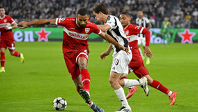 一斯佩齐亚球迷掉进看台和球场之间的沟里，被送进重症监护室（斯佩齐亚一球迷坠入看台与球场间沟渠，已送入重症监护室）