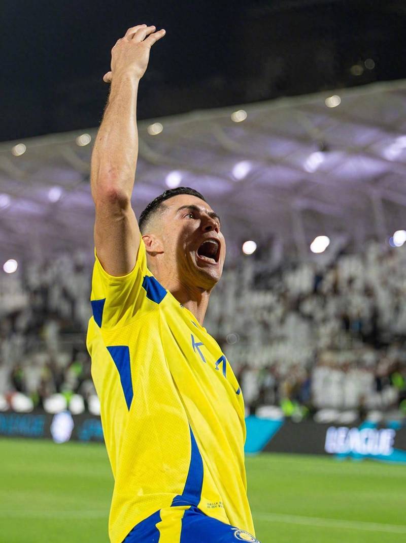 足球+音乐会，河南主帅拉莫斯当乐团指挥&阿奇姆彭等球员参加（足球遇见音乐：河南主帅拉莫斯化身指挥，阿奇姆彭等球员参与）