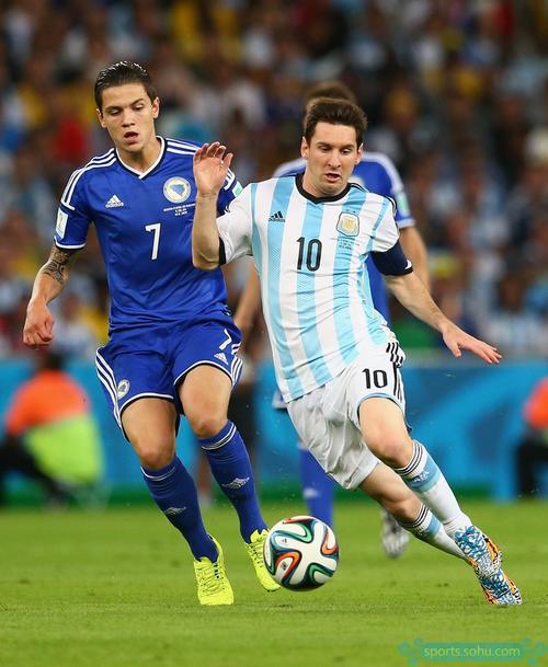 爱德华兹砍本赛季第6次35分+5三分，领跑联盟所有球员（爱德华兹本季第6次轰35分+5记三分，领衔全联盟）