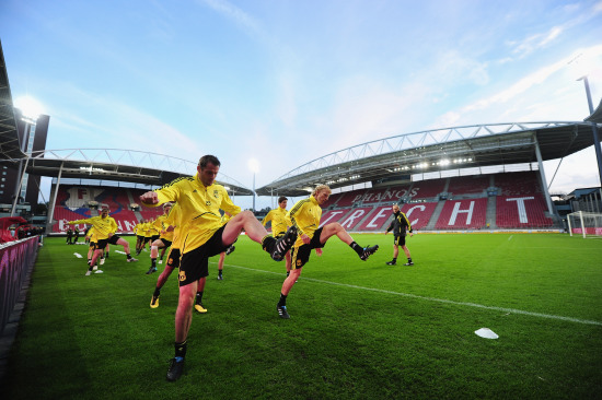 门票最低130镑，记者揭秘亚马尔母亲晚宴：她不愿过多谈论儿子（门票起价130镑，记者探访亚马尔母亲晚宴：她不愿多谈儿子）