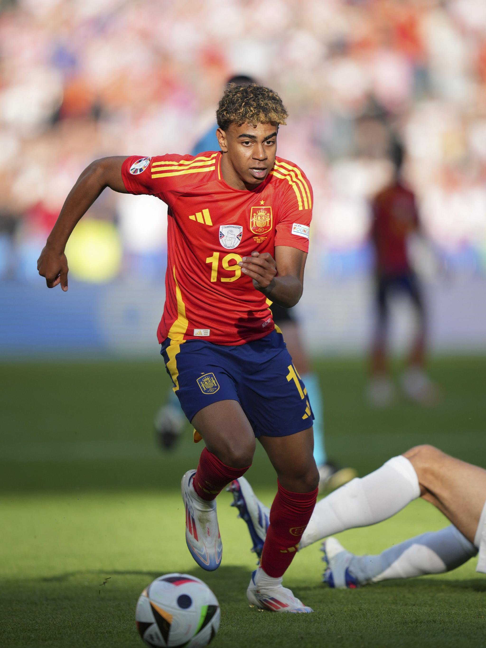 掘金末节爆发约基奇独揽三双（掘金末节发力，约基奇豪揽三双）